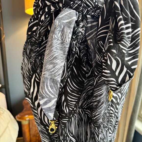 Black and White Zebra Palm Print Swim Cover Up Sarong w Gold Clasp - Picture 8 of 10